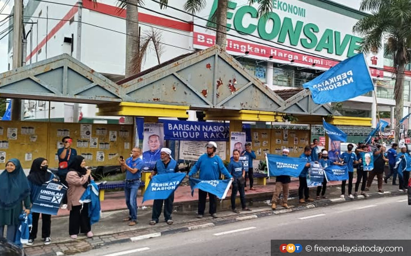 Berkonvoi Kibar Bendera Sepanjang Jalan Ceramah Hiasi Kempen Saat