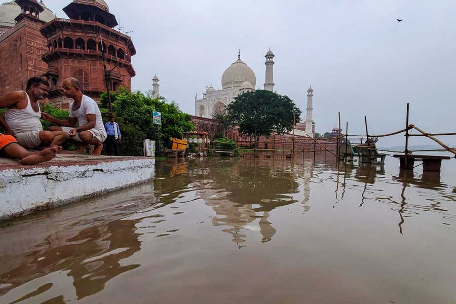 Yamuna River Reaches Walls Of Taj Mahal After Heavy Rain Free