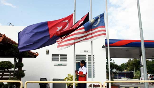 berkabung-bendera-negeri-johor-daerah-dikibar-separuh-tiang-fmt