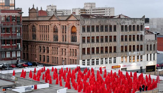 Hundreds Of Shivering Australians Get Nude For Us Photographer Tunick