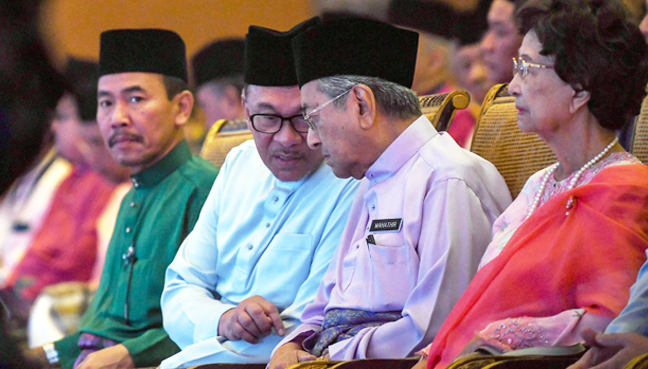 Dr M and I share views on cronyism, Anwar says on eve of sacking anniversary