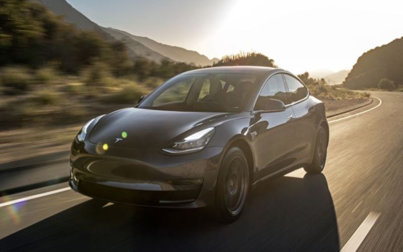 tesla model 3 startbatteri