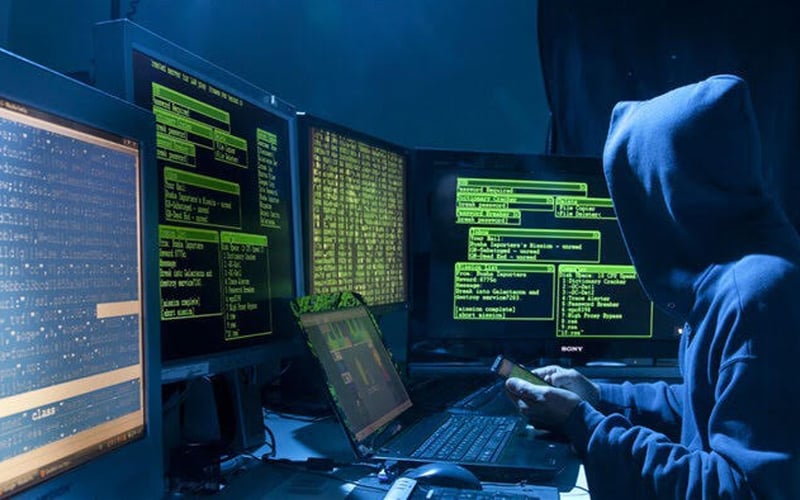 Attacco hacker a Bologna, Catania e alla regione Puglia