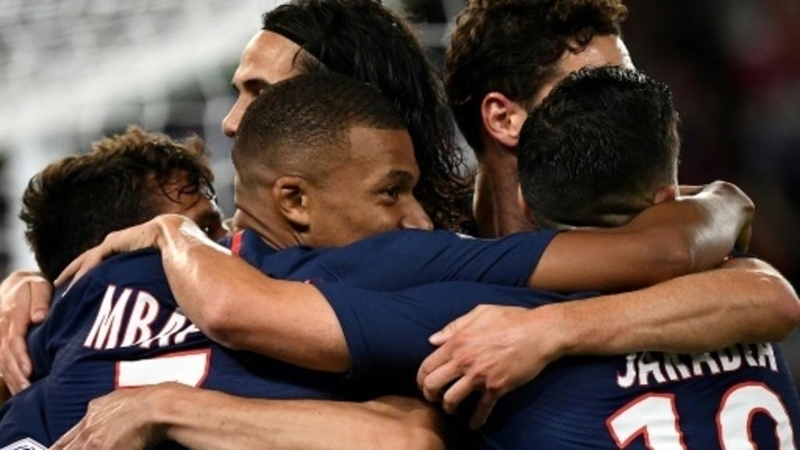 PSG start title defence with win, fans vent fury at Neymar