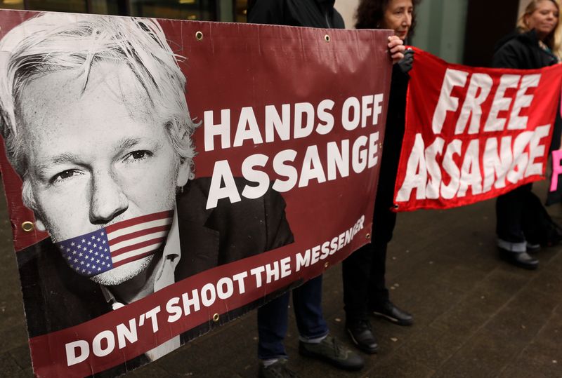 Julian assange protest AP