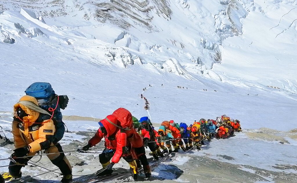 9 Nepali Climbers Kick Off Everest Summits | FMT