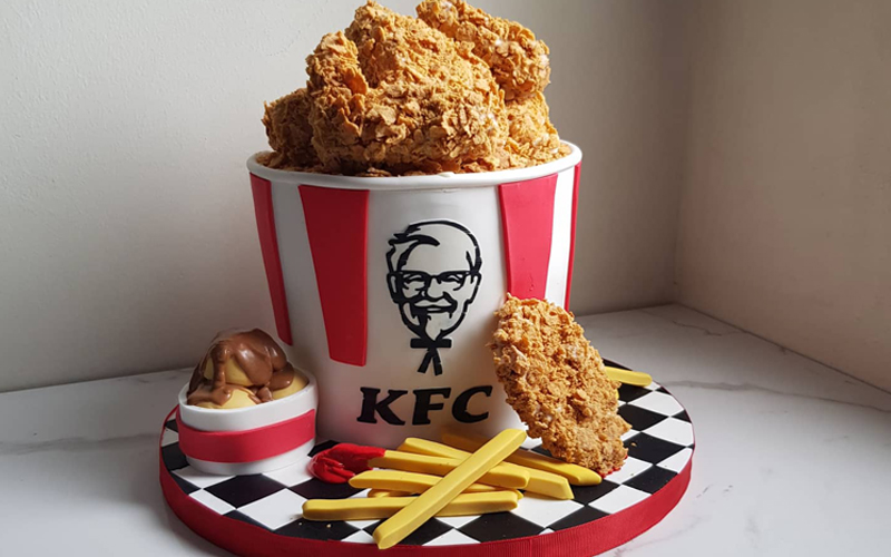 Home cook shows off her incredible KFC bucket cake for her son made from  mudcakes | Daily Mail Online