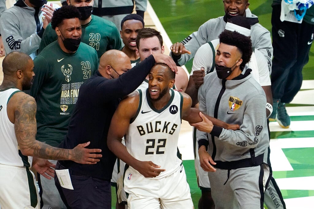 Bucks Rally To Defeat Suns, Level NBA Finals Series | FMT