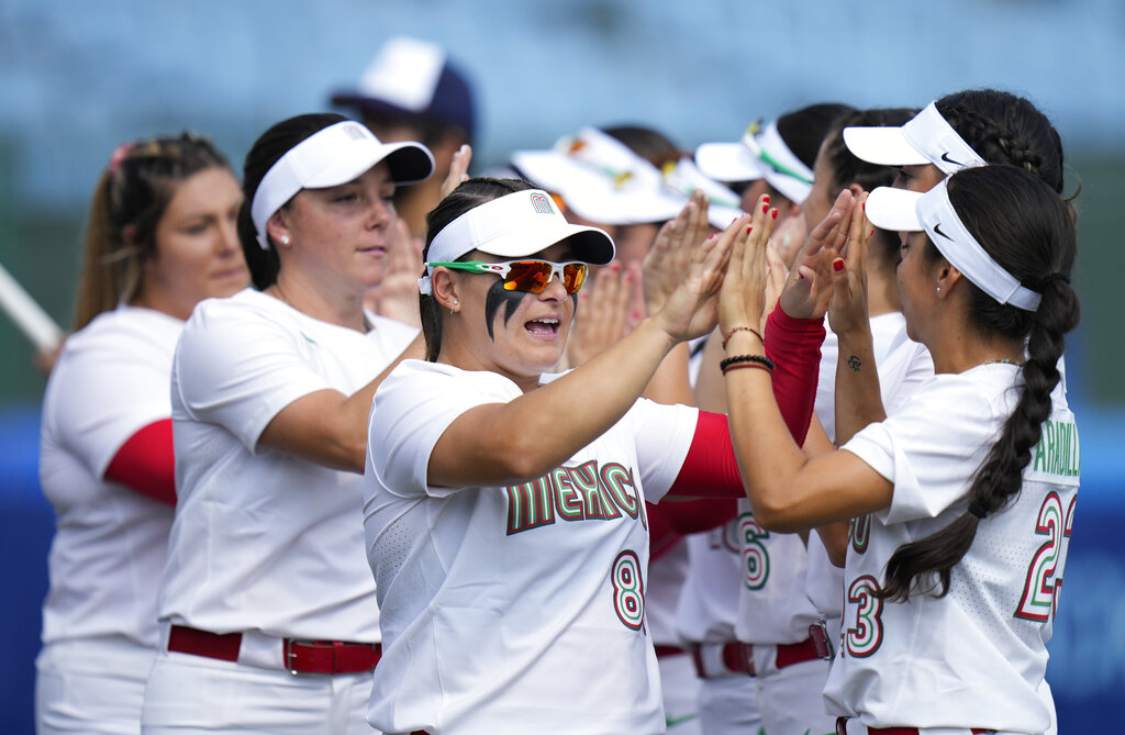 Olympics 2021 - Mexico softball team tosses uniforms in Olympic Village  trash - ESPN