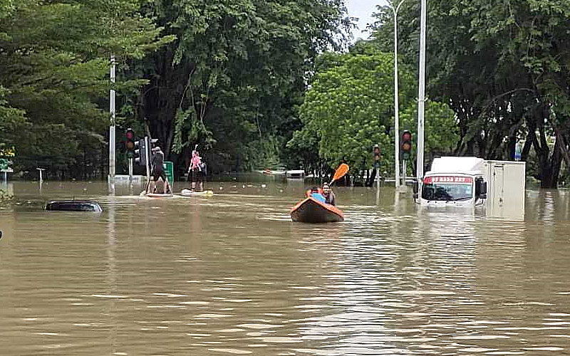 MP kayaks solo to rescue flood victims | FMT