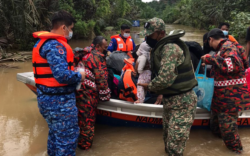 Lebih 5 000 mangsa banjir di Johor Segamat paling teruk terjejas