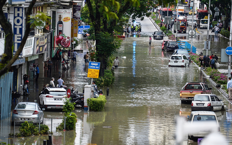 RM5bil funds for state roads now covers flood damage, says PM | FMT