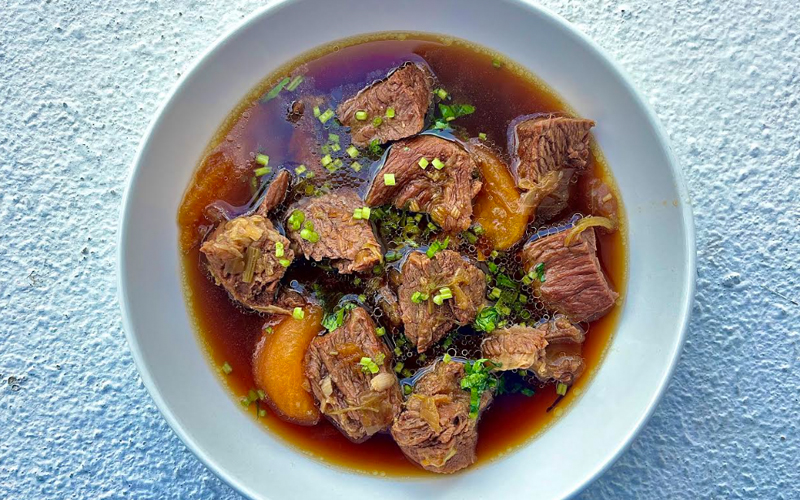 Nourishing beef short ribs in Thai-Vietnamese broth | FMT