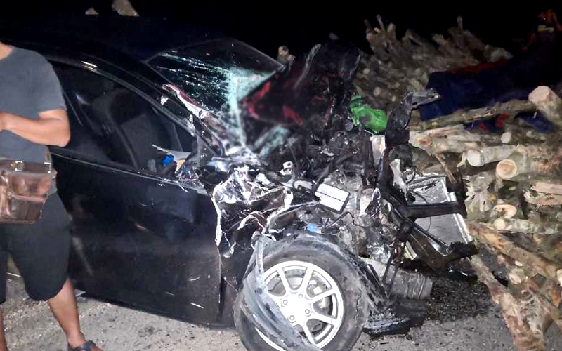 3 Killed, 4 Injured In Crash Involving 3 Vehicles | FMT