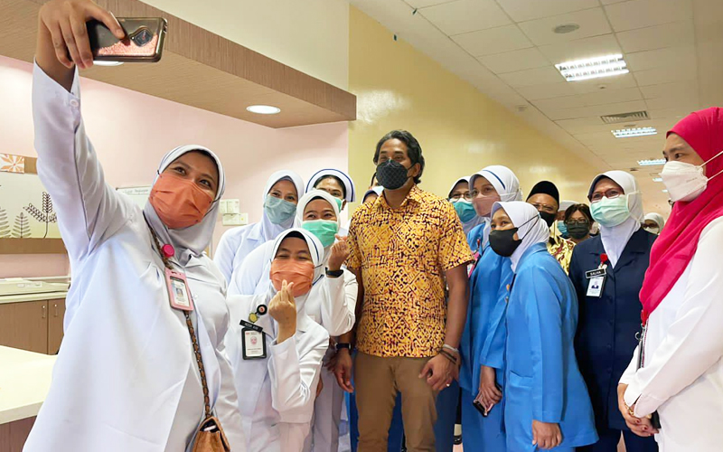 Khairy to monitor progress of 13 ‘sick’ health projects | Free Malaysia ...