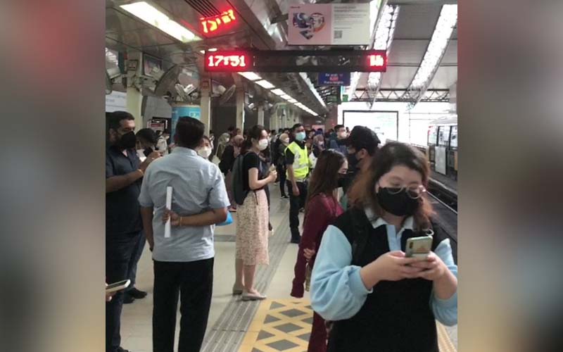 LRT commuters stranded again due to issue on Kelana Jaya line FMT