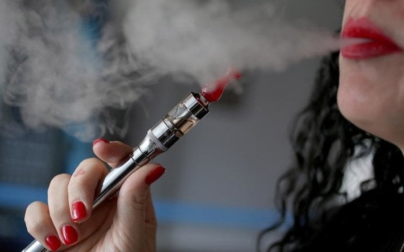 Britain to encourage smokers to swap cigarettes for vapes FMT
