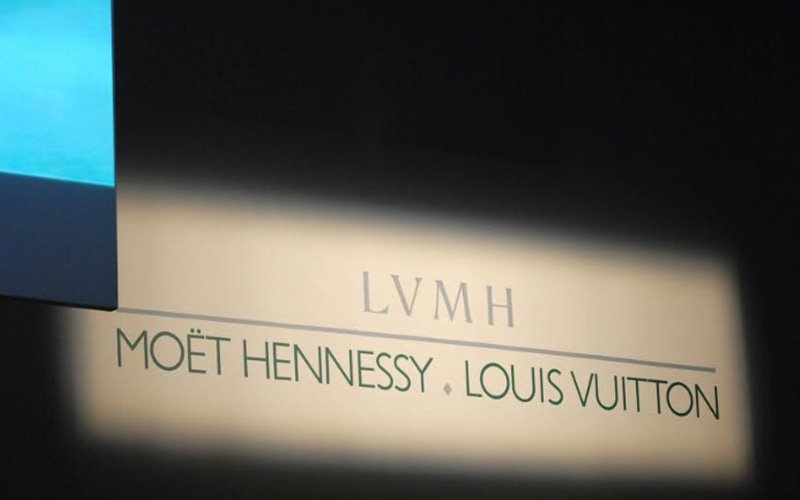 LVMH to turn off lights earlier in stores