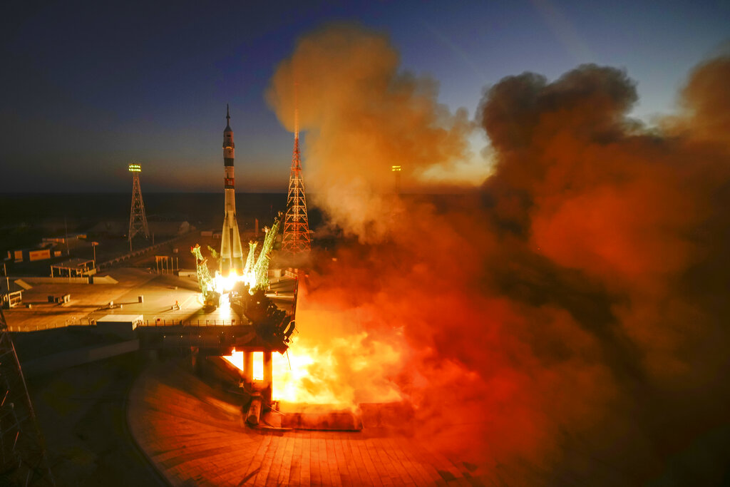 american-russians-reach-space-station-as-ukraine-war-rages-free