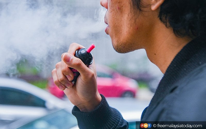 Vapers also at risk of lung injury says Khairy FMT