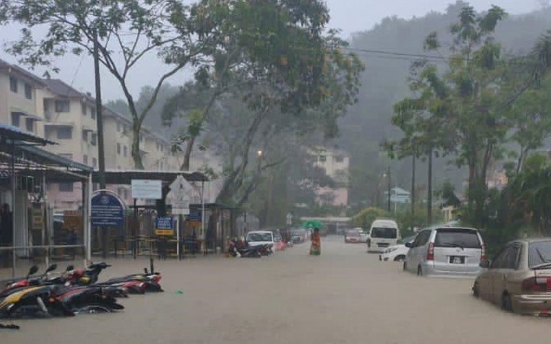 Flash Floods Hit Several Areas In Penang, Perlis | FMT