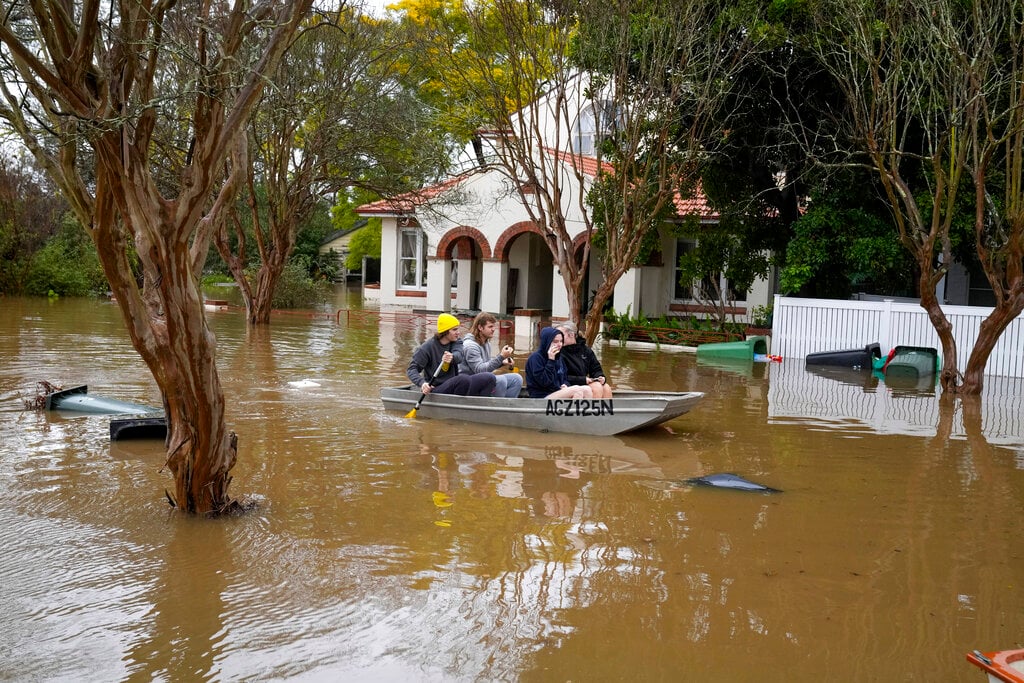 Heavy Rain Brings Flooding To Sydney Prompts Rescues Fmt