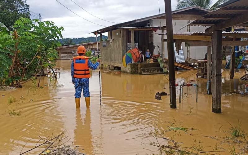 Over 150 evacuated in Sabah, Sarawak over floods | FMT