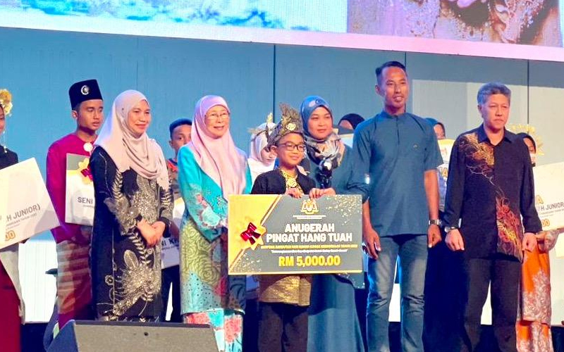 Hang Tuah medal for boy, 8, who saved siblings in fire | FMT