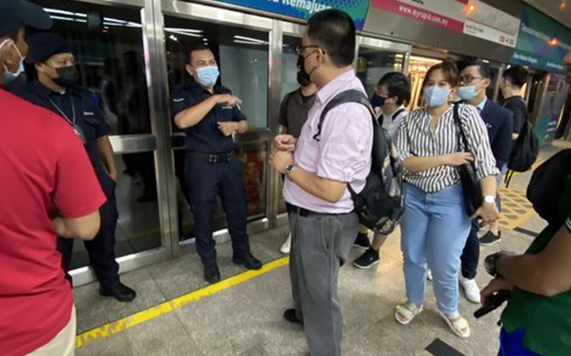 LRT passengers ‘stuck for an hour’ after system malfunction | Free ...