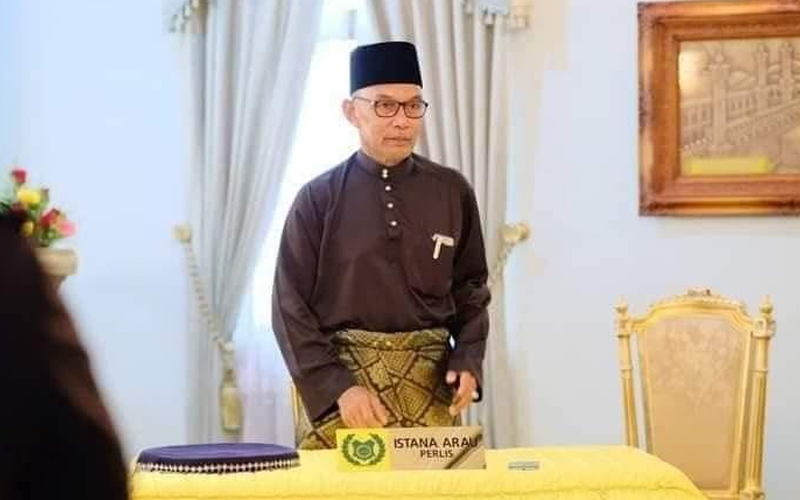 ADUN Sanglang Shukri Ramli Angkat Sumpah MB Perlis | FMT