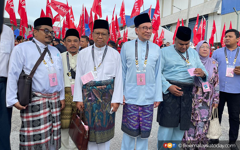 Anwar Tiba Di Pusat Penamaan Calon Parlimen Tambun Fmt