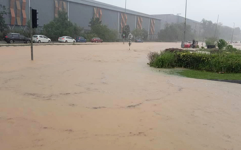 Klang, Shah Alam dilanda banjir kilat  Free Malaysia Today (FMT)