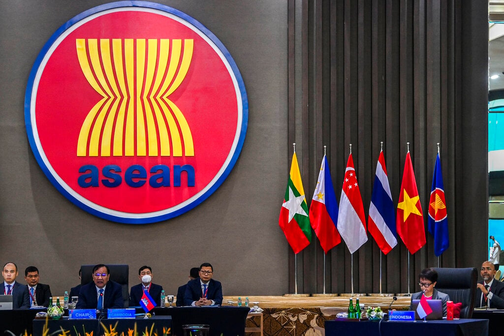 Thais justify talks with Myanmar as key Asean members stay away