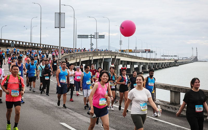 Kenyans rule men’s, women’s full marathon in Penang bridge run Free