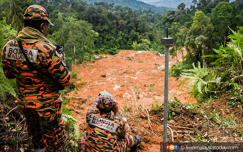 Tanah runtuh: Bomba guna ‘sweeper’ kesan baki 9 mangsa | FMT