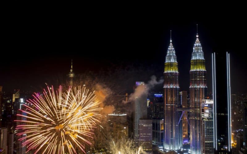 3 Resolutions For Malaysians In 2024 FMT   Bunga Api Firework Klcc Bernama 301221 2 