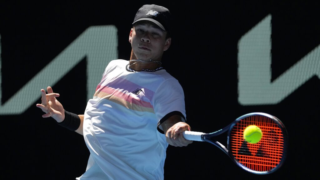 Shelton ‘just hustling’ his way to Australian Open last 8 Free