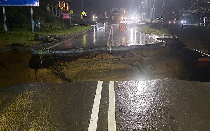 Pembentung Runtuh, Jalan Kota Kinabalu-Sandakan Terputus | FMT