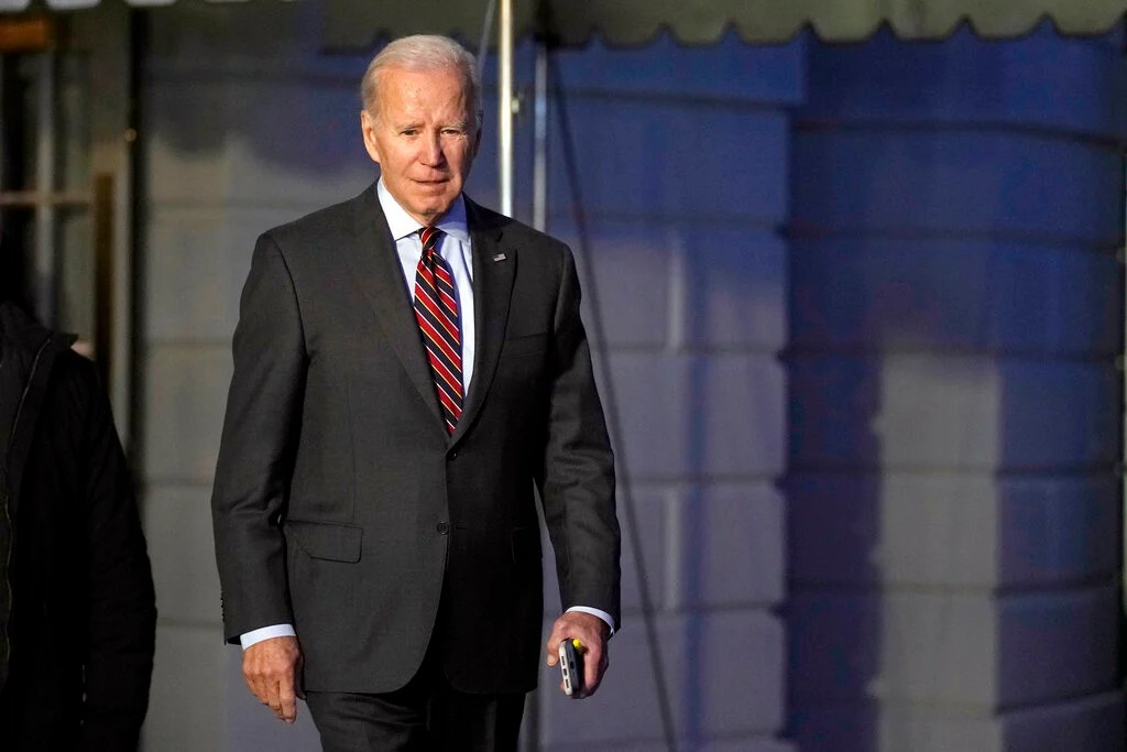 McCarthy urges Biden to start debt talks