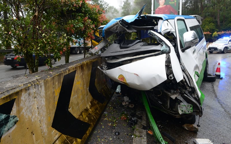 6 die after chartered van crashes in Genting Highlands FMT
