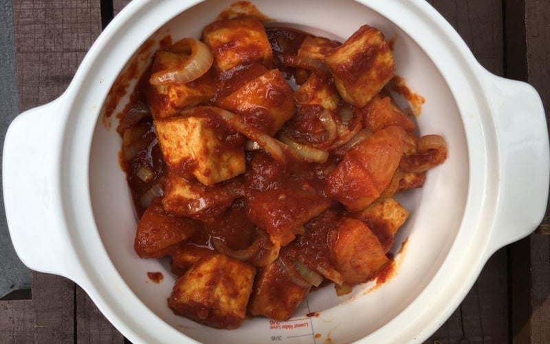 Easy stirfried tofu with spicy vegetarian sambal FMT