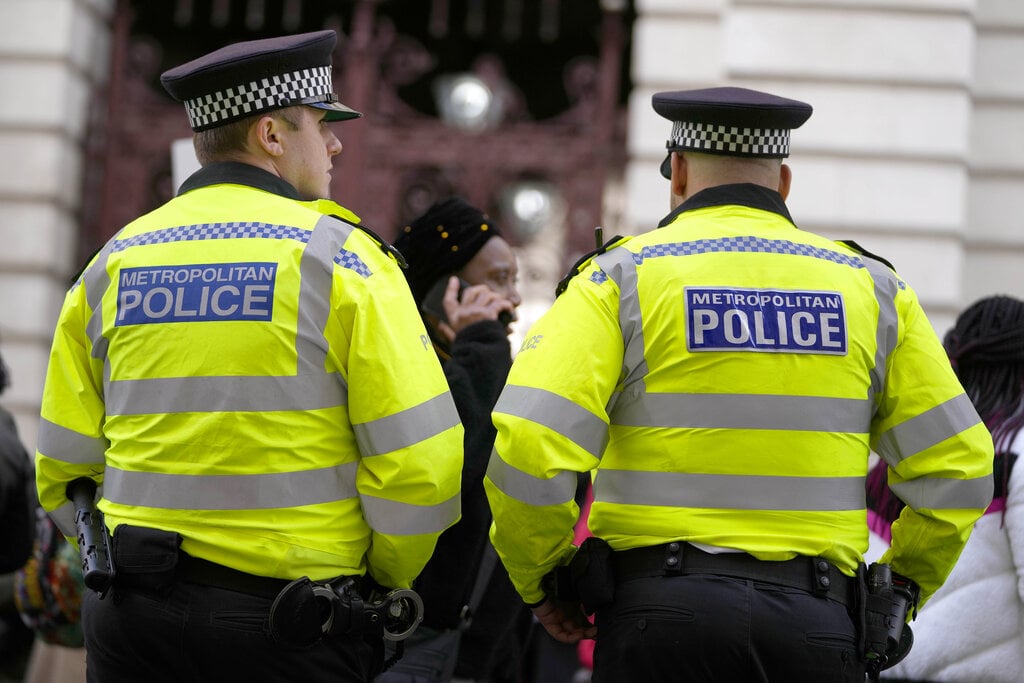 1,000 London police taken off the streets after scandals