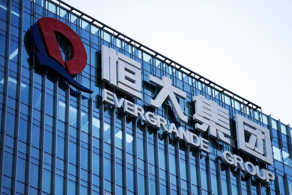 Evergrande services group shares plunge as trading resumes FMT