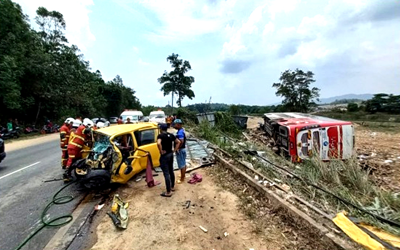 Kereta Bertembung Bas Ekspres, Suami Isteri Maut | FMT