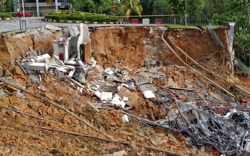 Tanah Runtuh: Kakitangan IIM Diarah Bekerja Dari Rumah | FMT