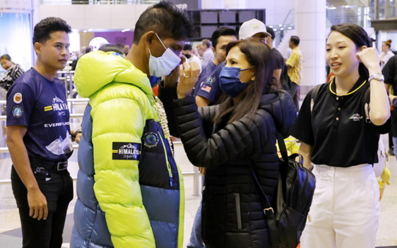 Ravichandran chokes up over death of Everest climber, missing teammate