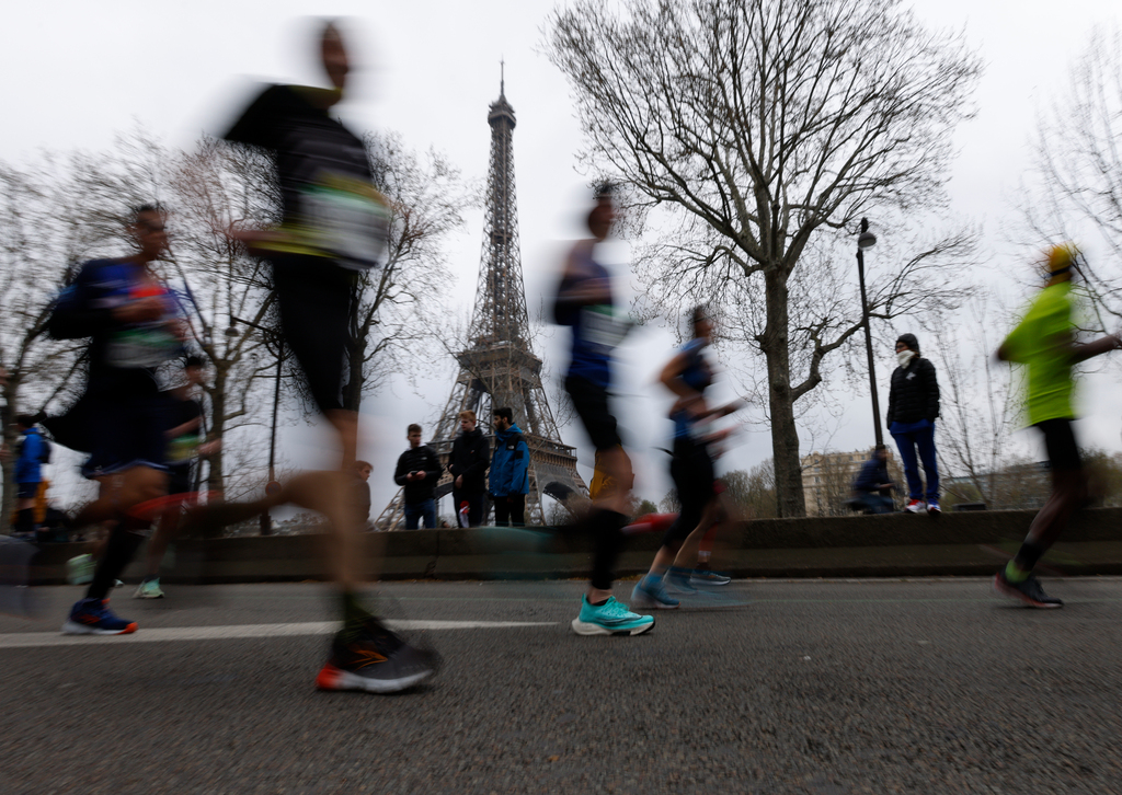 Surrounded by marathon medals, 83-year-old dreams of Paris