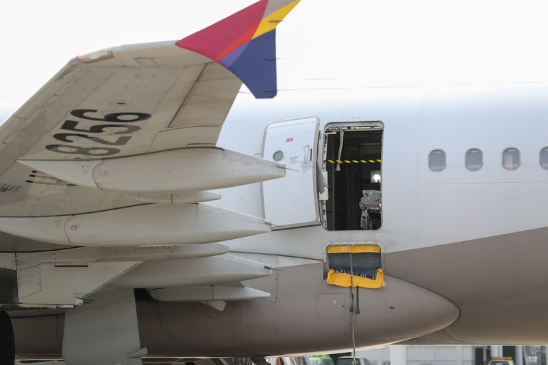 S. Korean police investigate after Asiana plane door opened mid-flight