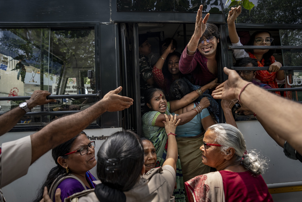 Berang gangguan seksual, penggusti ancam campak pingat dalam Ganges