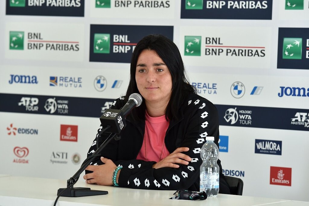 Tennis-Italian Open must offer women equal pay before 2025, says Jabeur